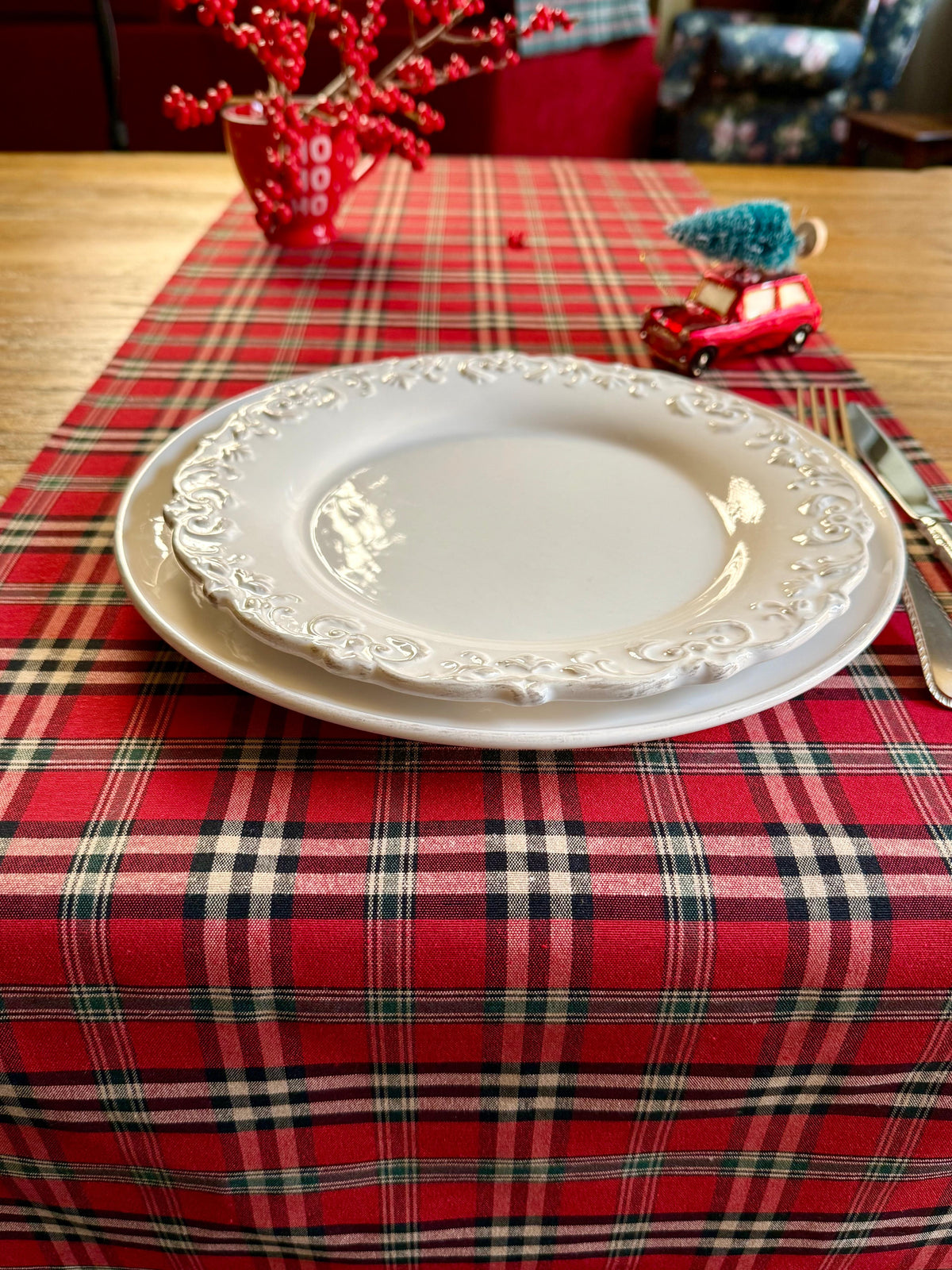 Christmas Tartan Plaid Table Runner – Trendy Red
