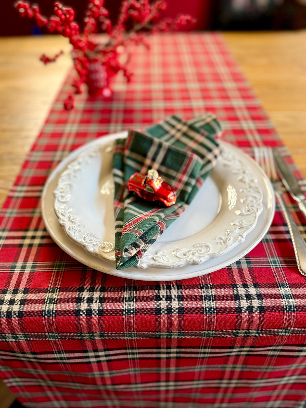 Christmas Tartan Plaid Table Runner – Trendy Red