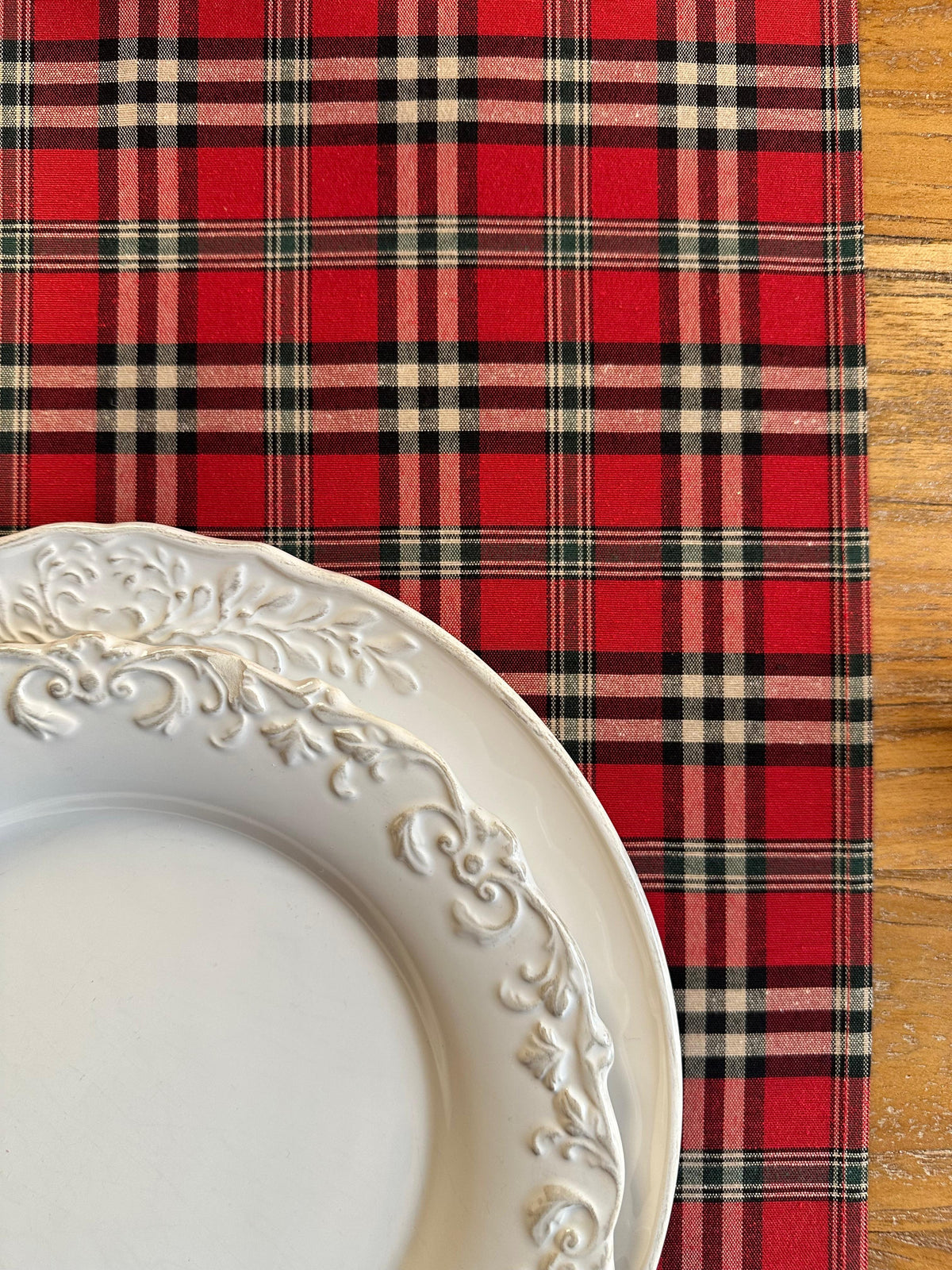 Christmas Tartan Plaid Table Runner – Trendy Red