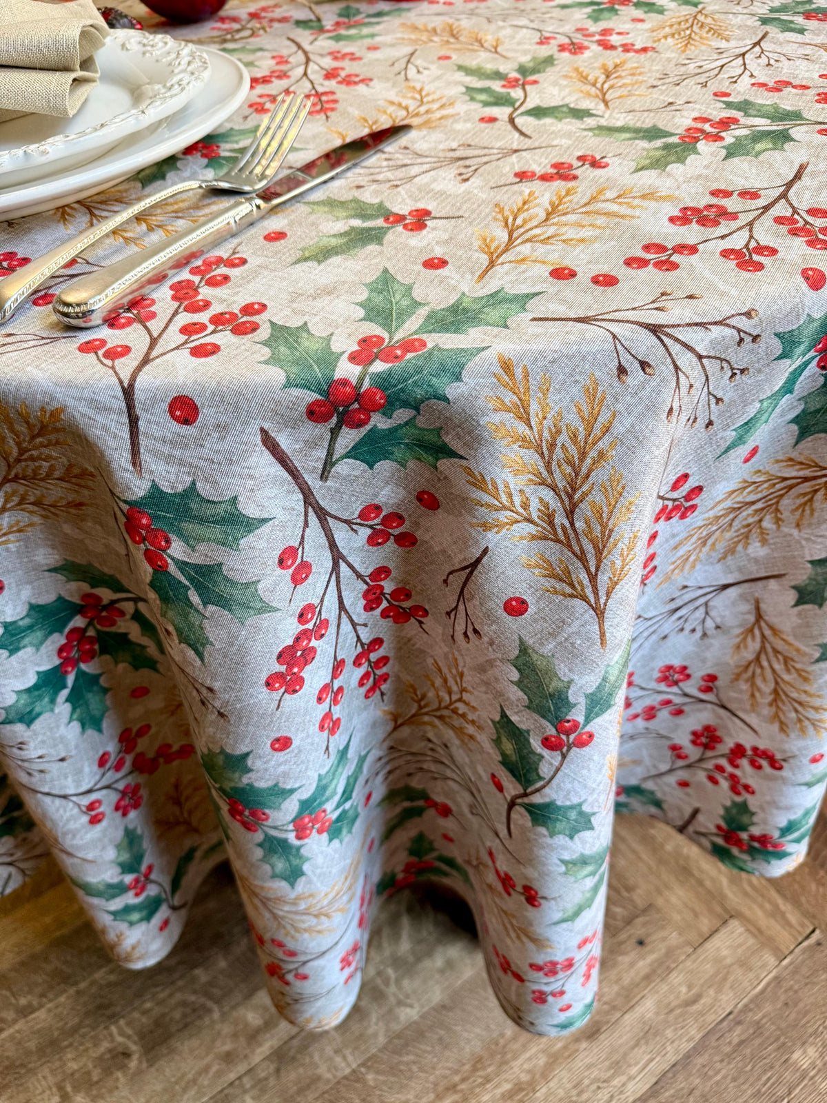 Round Christmas Tablecloth, Cotton Blend Botanical Tablecloth | Winter Berries