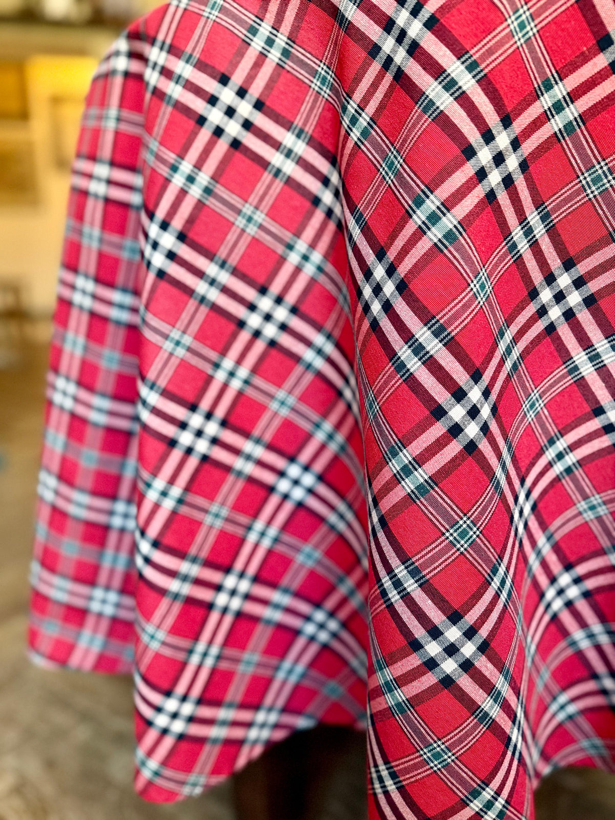 Round Christmas Plaid Tablecloth – Trendy Red