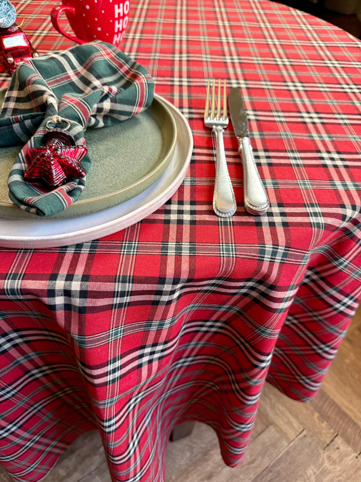 Round Christmas Plaid Tablecloth – Trendy Red