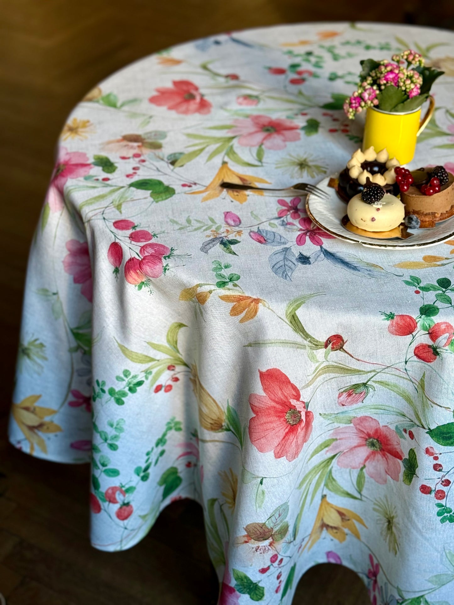 Round Floral Tablecloth, Poly-Cotton Mix, Printed | Color in Bloom