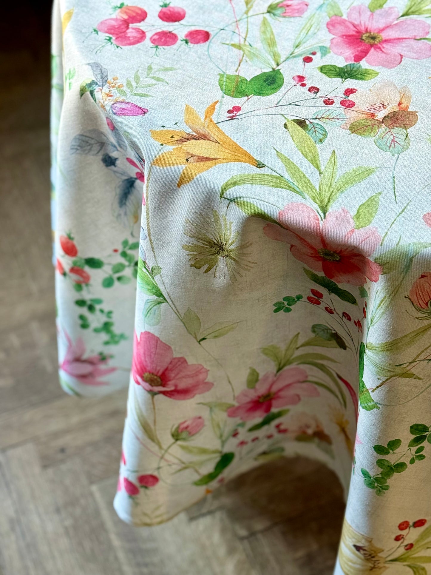 Round Floral Tablecloth, Poly-Cotton Mix, Printed | Color in Bloom