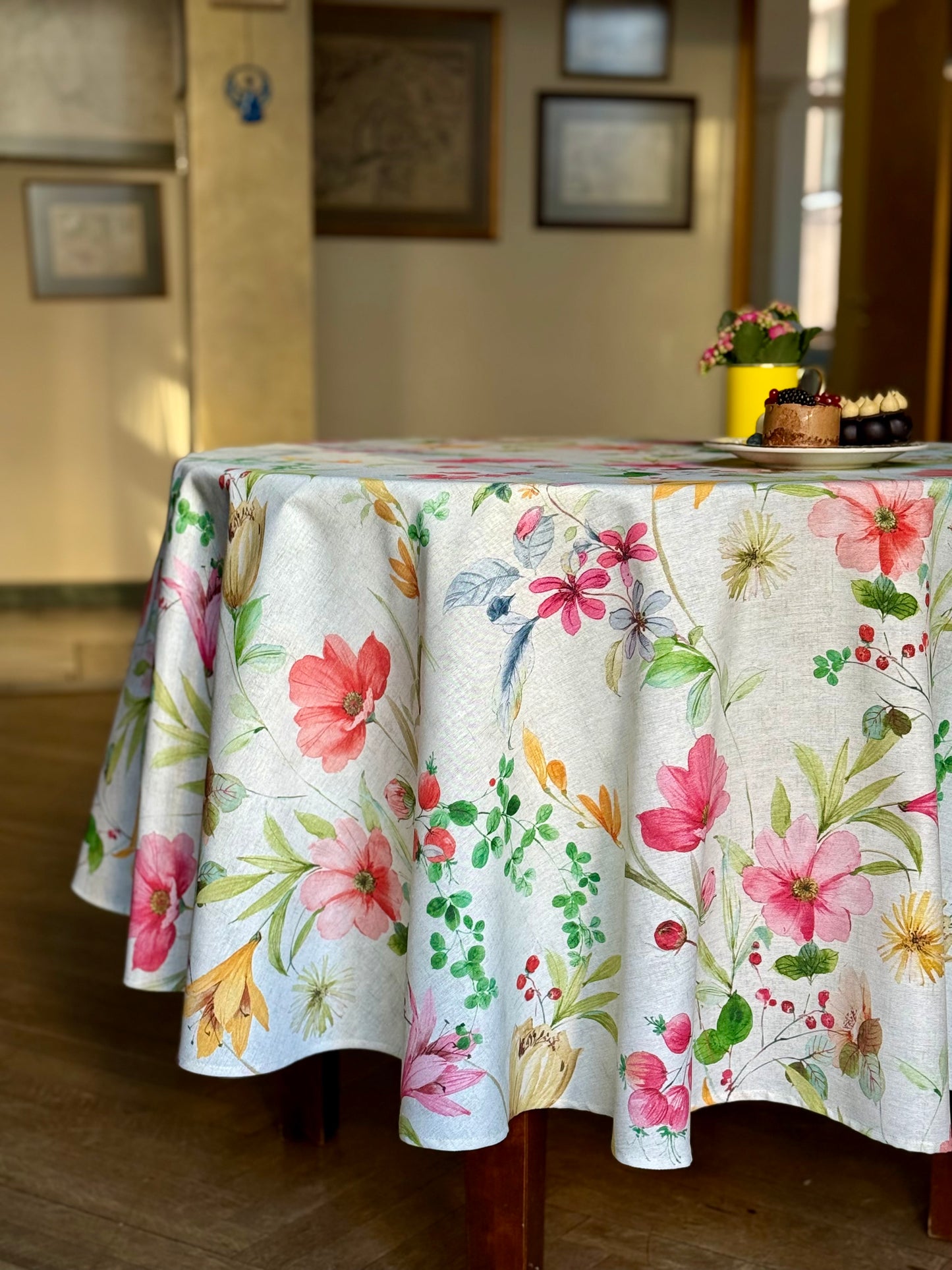 Round Floral Tablecloth, Poly-Cotton Mix, Printed | Color in Bloom