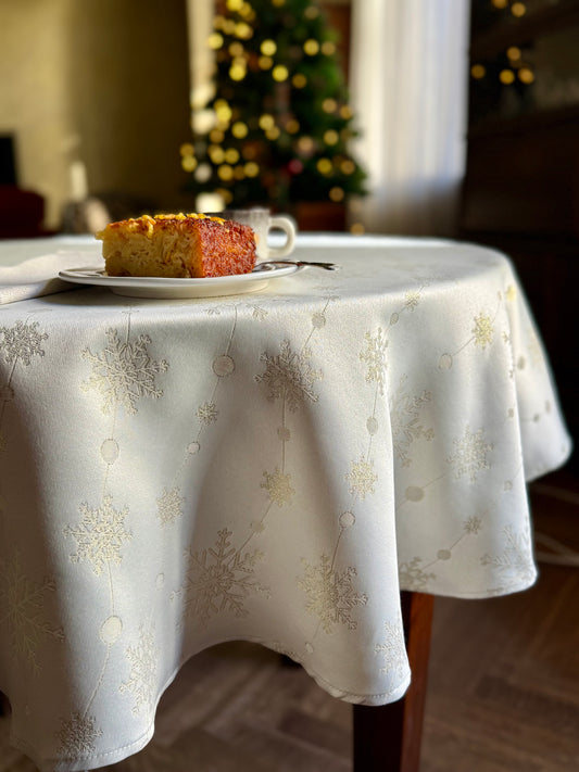 Christmas motive Round Tablecloth | Golden Snowfall