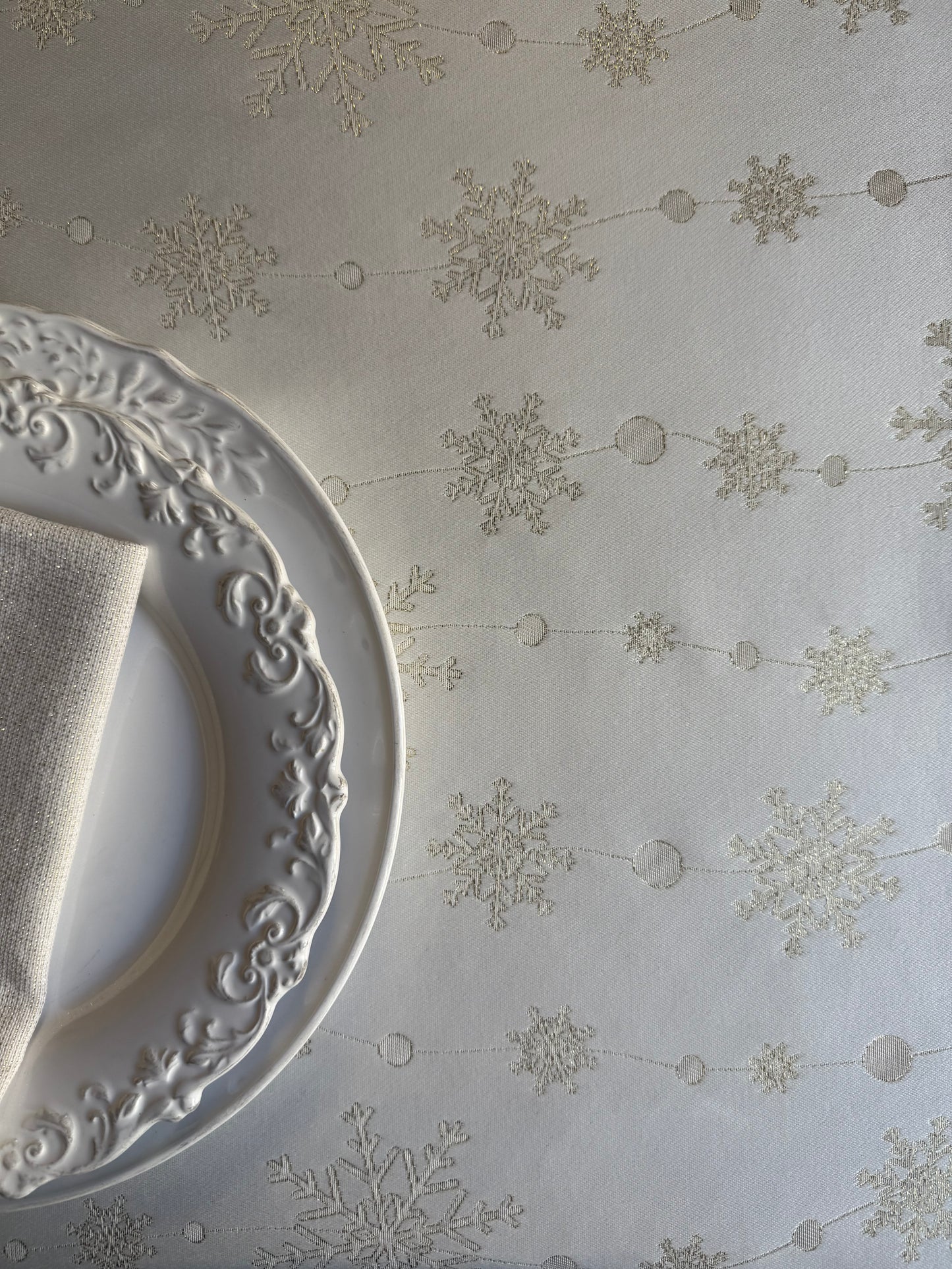 Christmas motive Round Tablecloth | Golden Snowfall