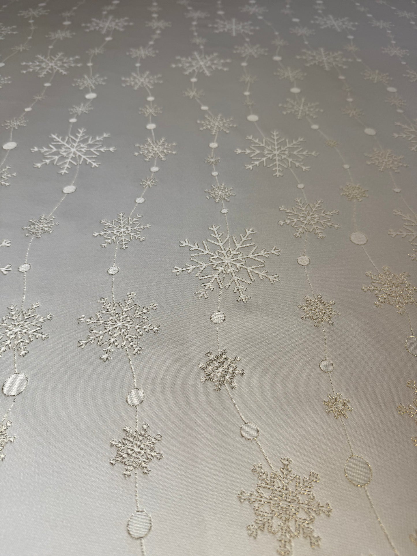 Christmas motive Round Tablecloth | Golden Snowfall