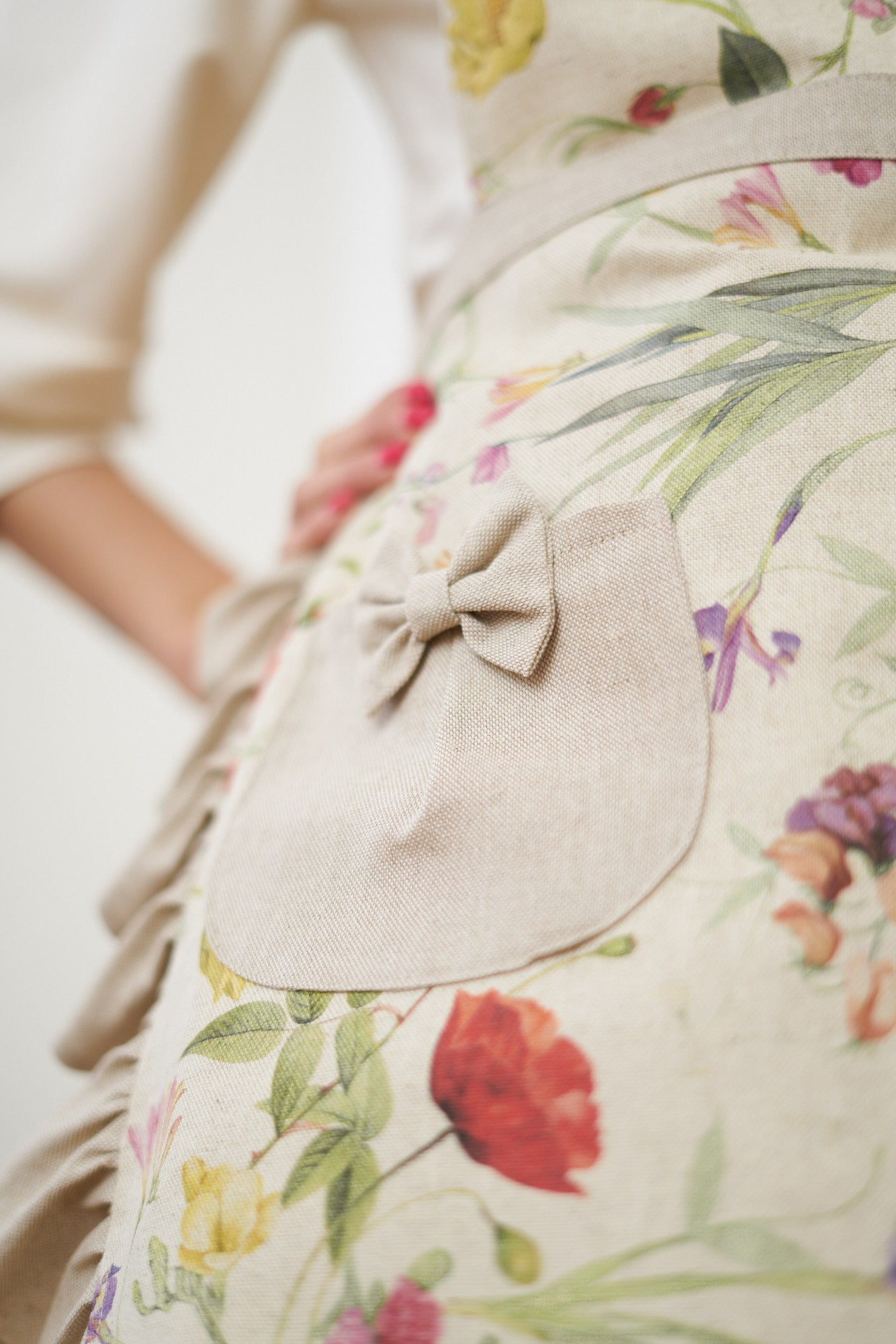 Ladies' Apron with Ruffles, Cotton-Linen Mix, Printed | Blossom