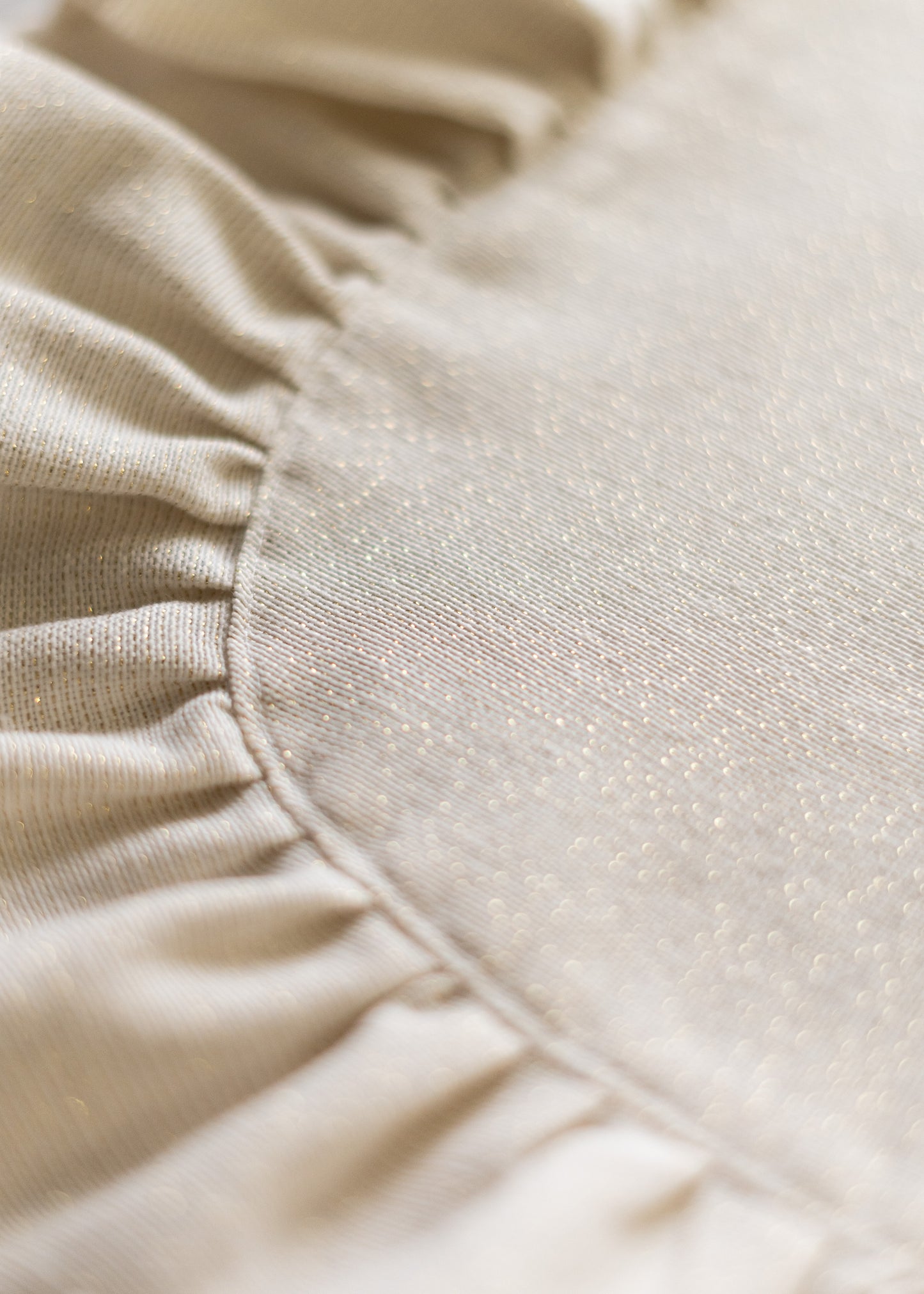 Ladies Apron with Ruffles and Pocket, Poly-cotton Blend, printed. | Liso Crudo Oro