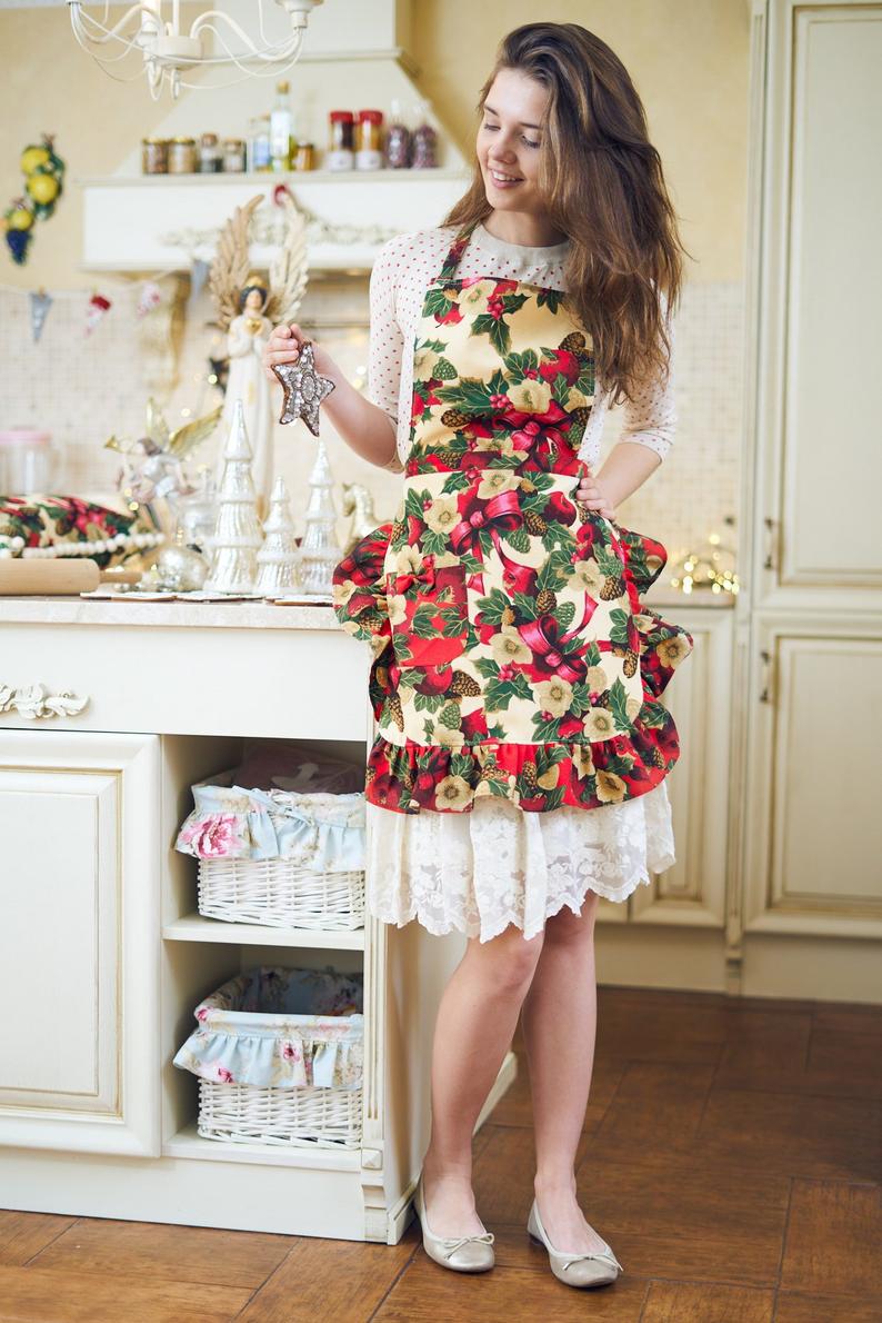 Ladies winter apron | Beige Christmas flowers