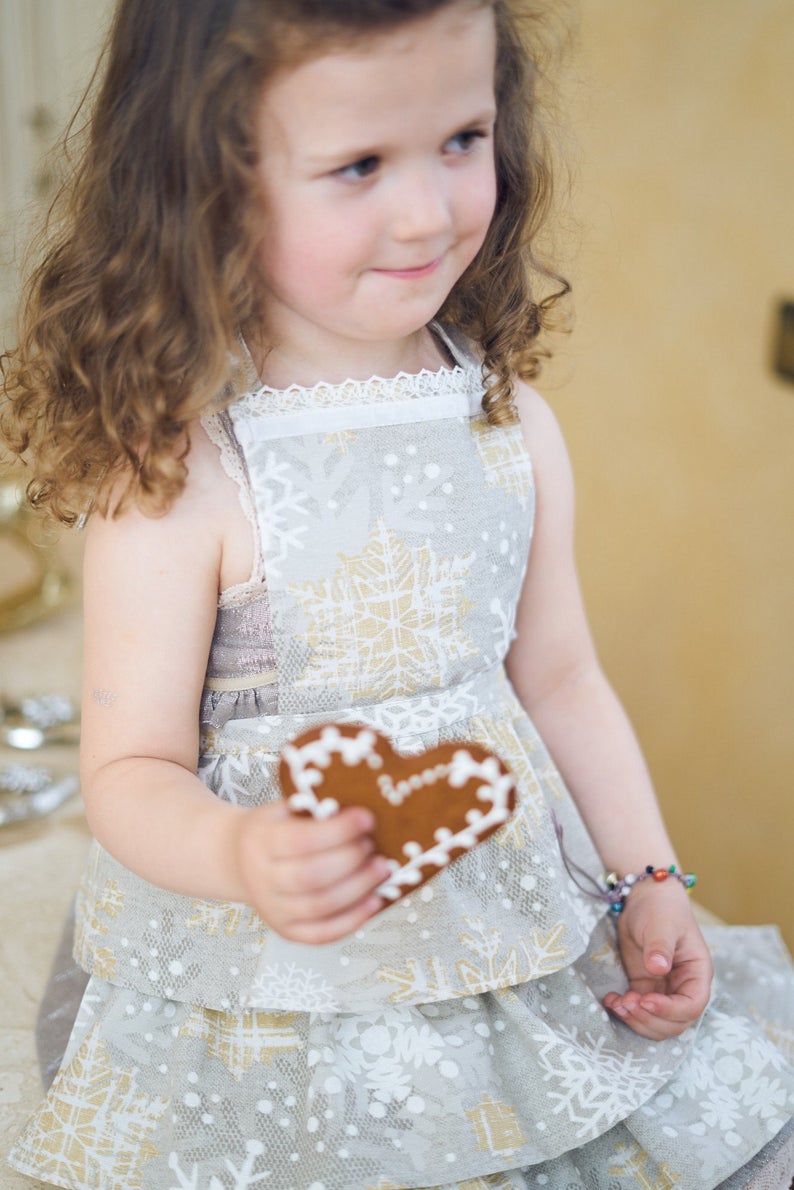 Winter motive kids apron with snowflake print, Cottom-Poly mix | TeaLurex Oro